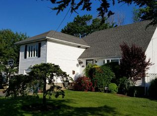 1729 Bernard St, Merrick, NY 11566