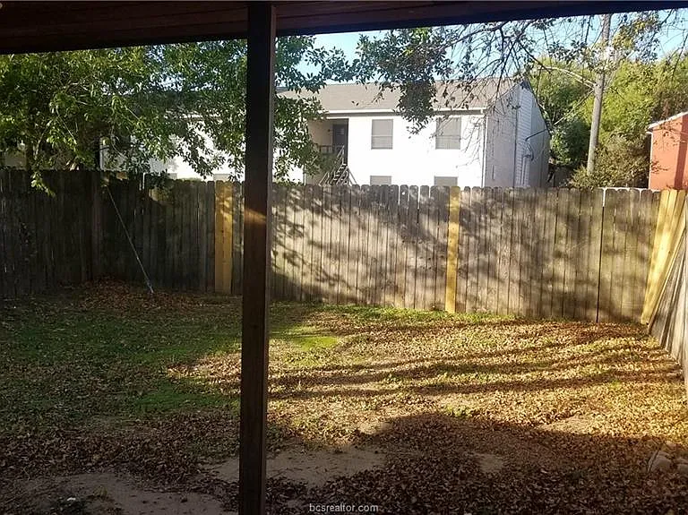 1533 Hillside Dr — Photo 21