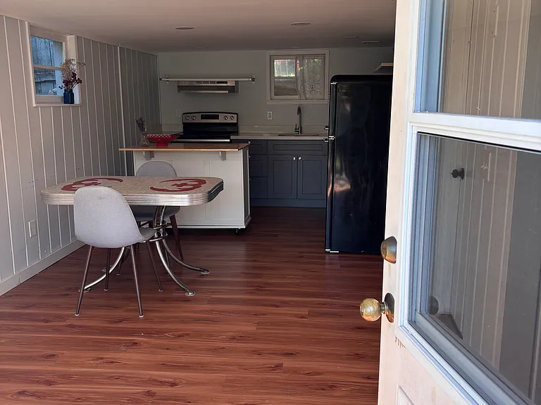 Entering kitchen+ room from outside