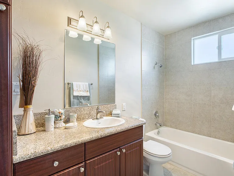 5077 Cape May Avenue San Diego, CA 92107-Oceanwalk Apartment Homes Vanity