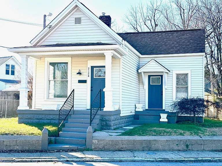 2128 Bradley Ave — Photo 1