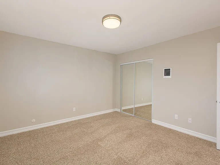 689 Tyrone St — Photo 17