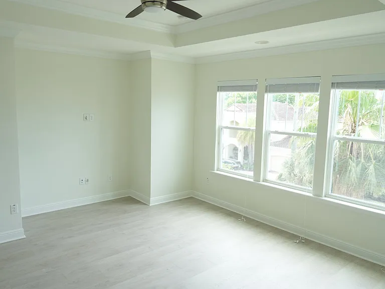 3227 W Horatio St — Photo 14