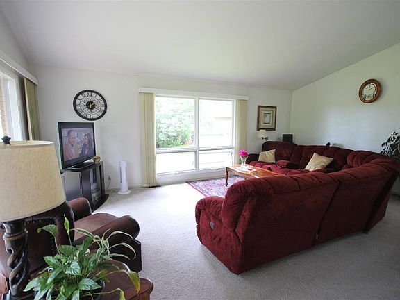 4th image of 55900 Jayne Dr