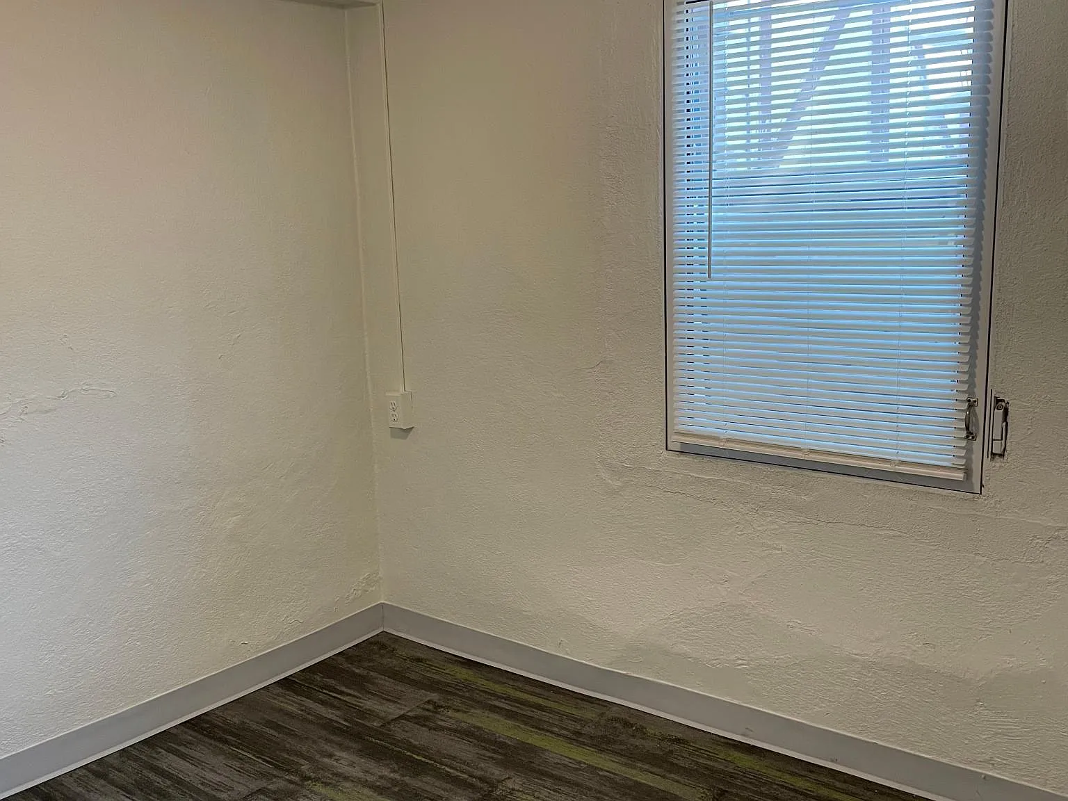 2 bed, 1200 sqft, $975 — Photo 2