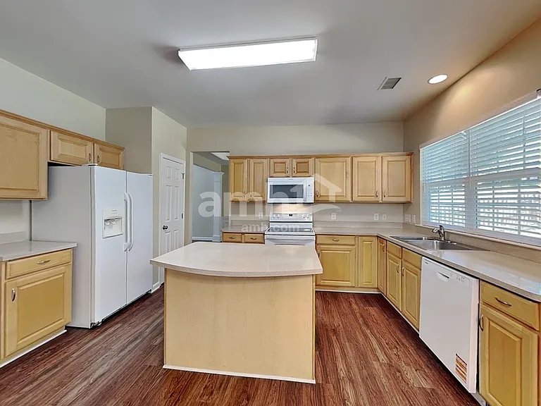 18306 Victoria Bay Dr — Photo 3