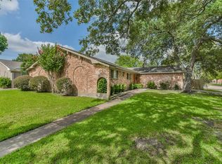 1735 Shannon Valley Dr, Houston, TX 77077