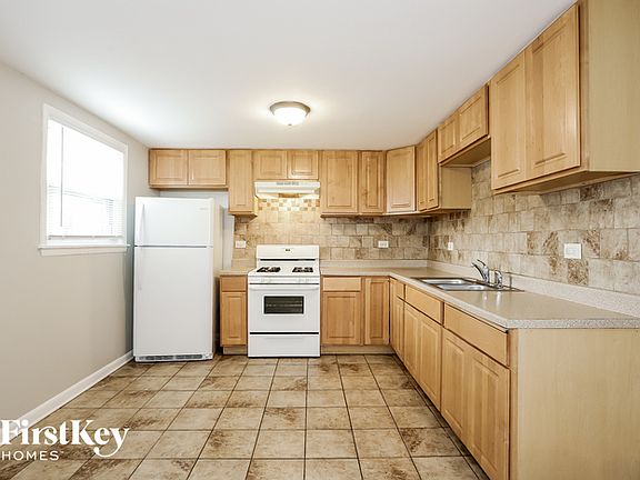 5th image of 15960 Dobson Ave