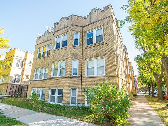 2nd image of 4010 W Ainslie St #1
