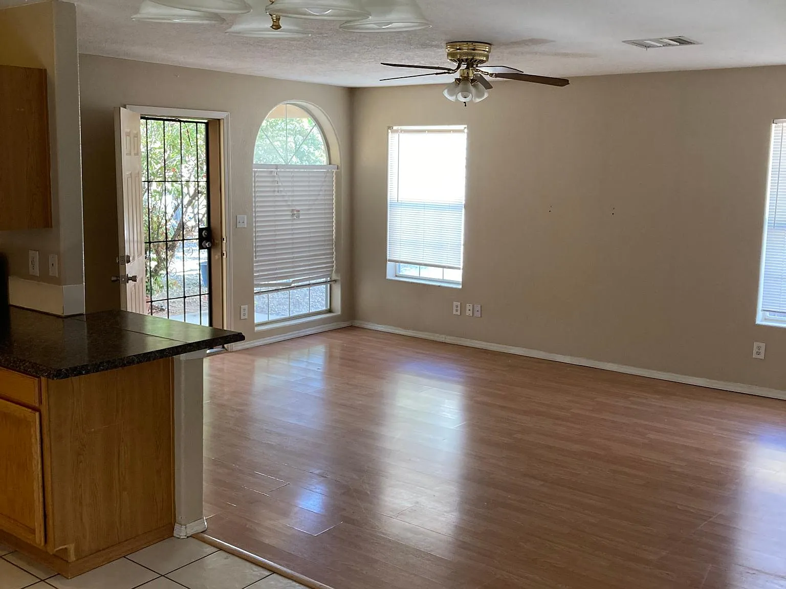3 bed, 1215 sqft, $1,875 — Photo 2