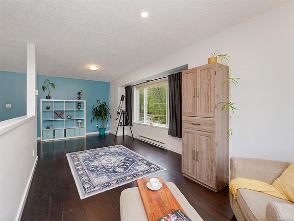 3rd image of 6894 Beaton Rd