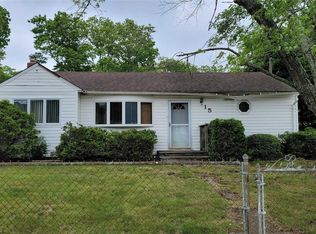 15 Wauwepex Trl, Ridge, NY 11961