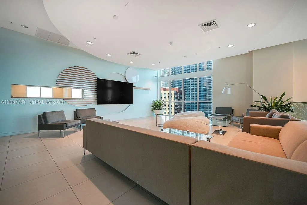 2 bed, 1380 sqft, $7,600 — Photo 4
