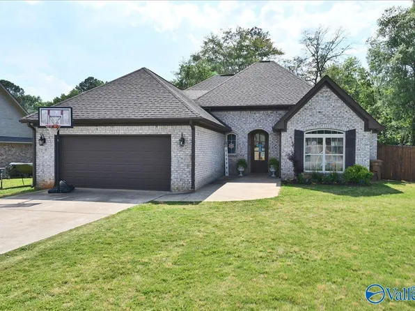 409 Pembrooke Cir SE, Hartselle, AL 35640