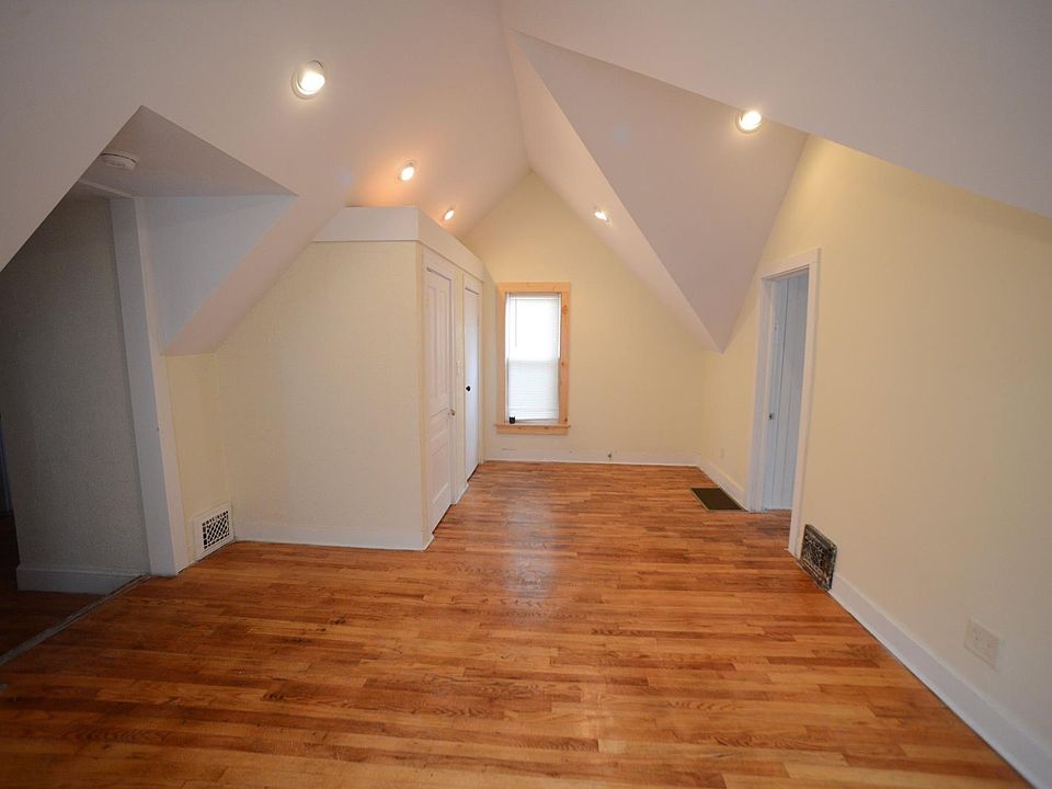 1st image of 835 Lafayette Ave SE