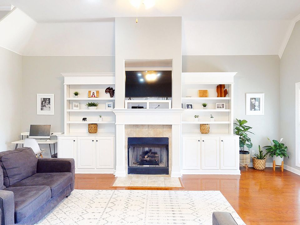 1st image of 3412 Valley Crest Dr