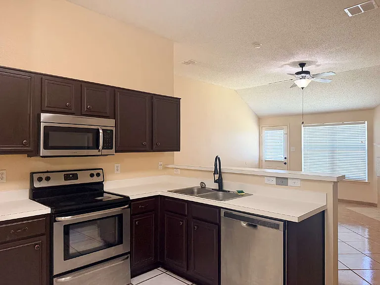 1009 McKavett Dr — Photo 8