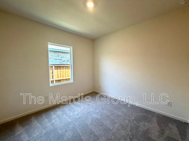 1246 Lambert Dr — Photo 10