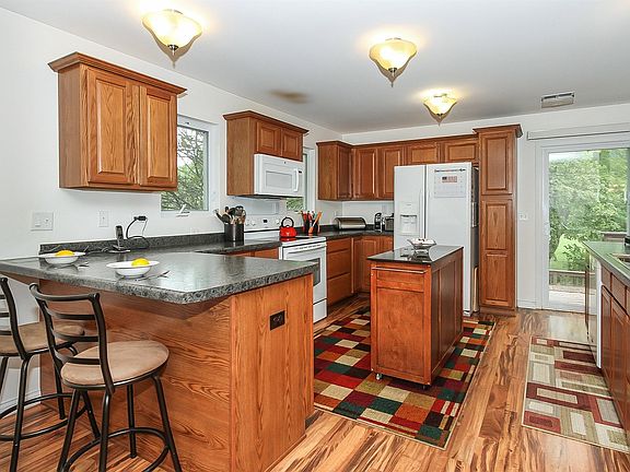 5th image of 5802 Charleston Ct