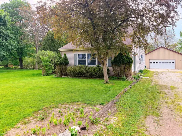 5175 Pleasant Valley Rd, Manitou Beach, MI 49253