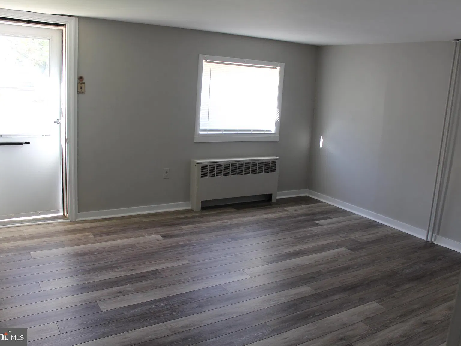 2 bed, 1.0 bath, 1100 sqft, $2,150 — Photo 3