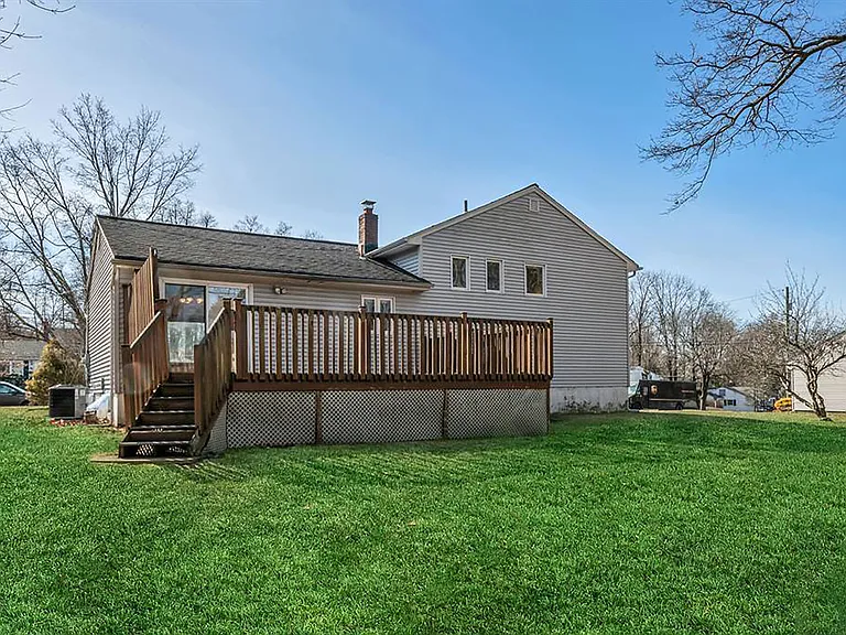 63 Susan Dr — Photo 31