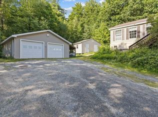 525 Christmas Ln, Williston, VT 05495