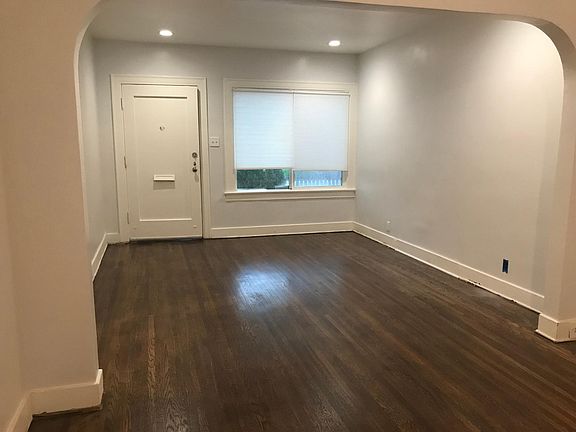 Bright living area - recessed lights on dimmer switch