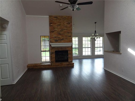 3rd image of 2935 S Creekwood Dr