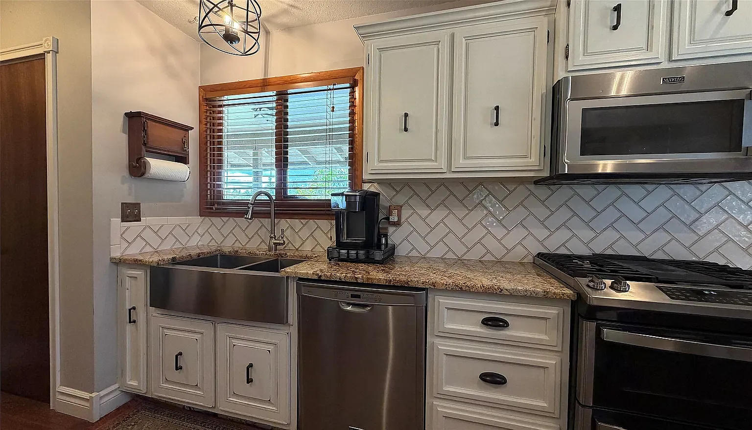 5 bed, 2980 sqft, $3,000 — Photo 4