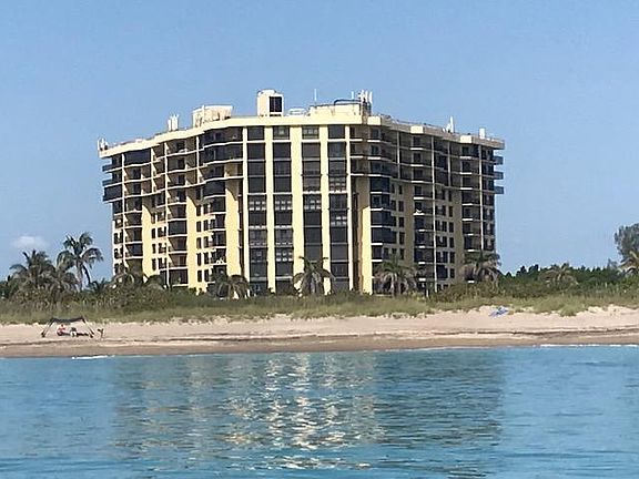 4th image of 801 S Ocean Drive #907