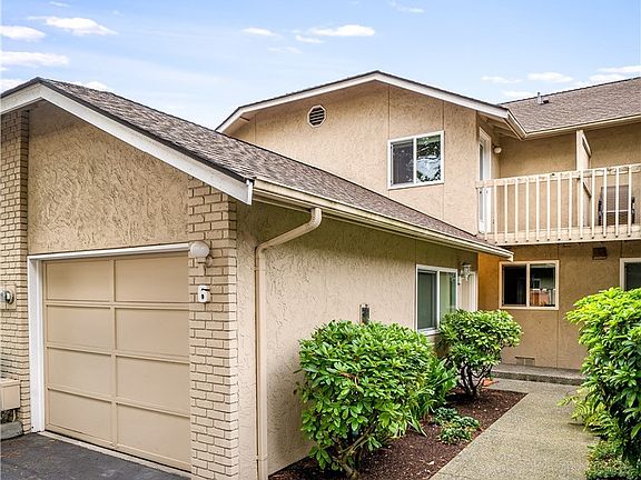 Updated Stylish 2 story townhome with garage near charming downtown Edmonds and close by public transportation.