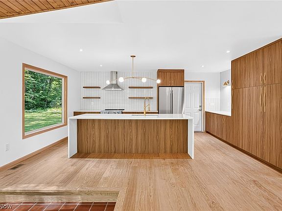 3rd image of 3866 Woodthrush Rd