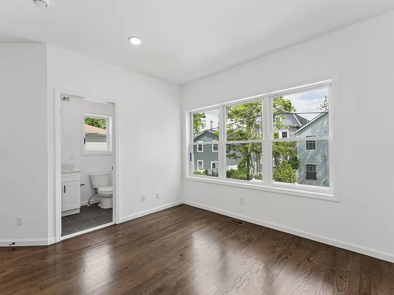 910 Bergen St #1 — Photo 7