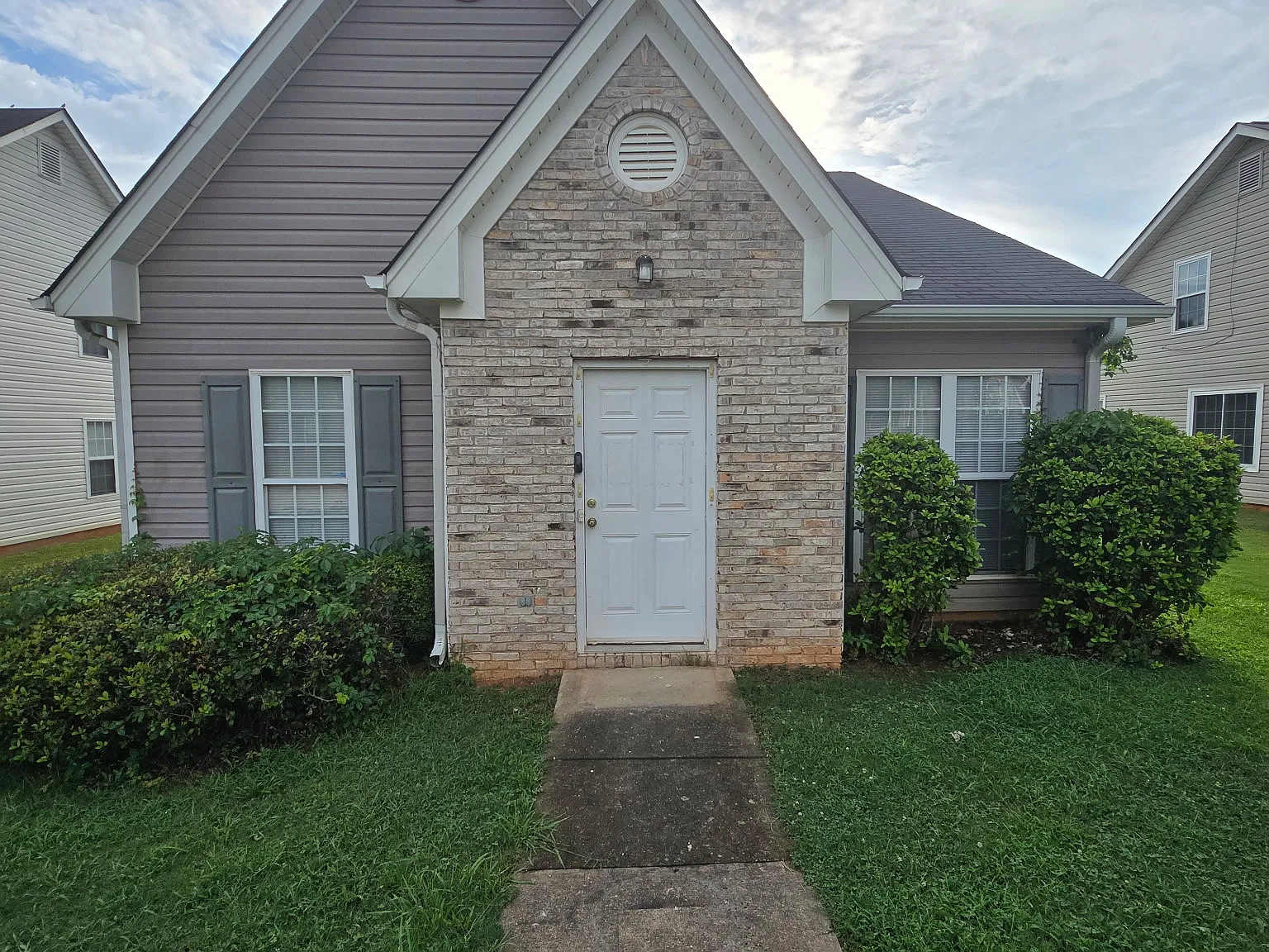 3 bed, 1281 sqft, $2,085 — Photo 1