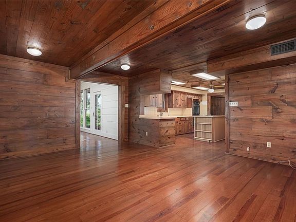 2nd image of 987 Breezy Hill Ln