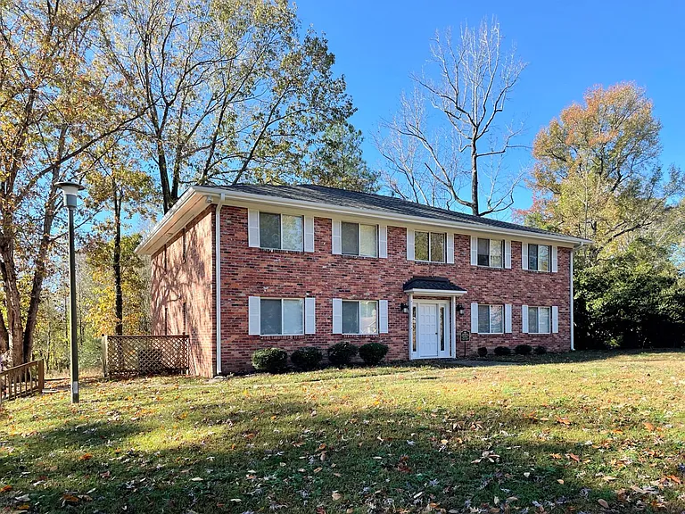 151 Albemarle Dr — Photo 1