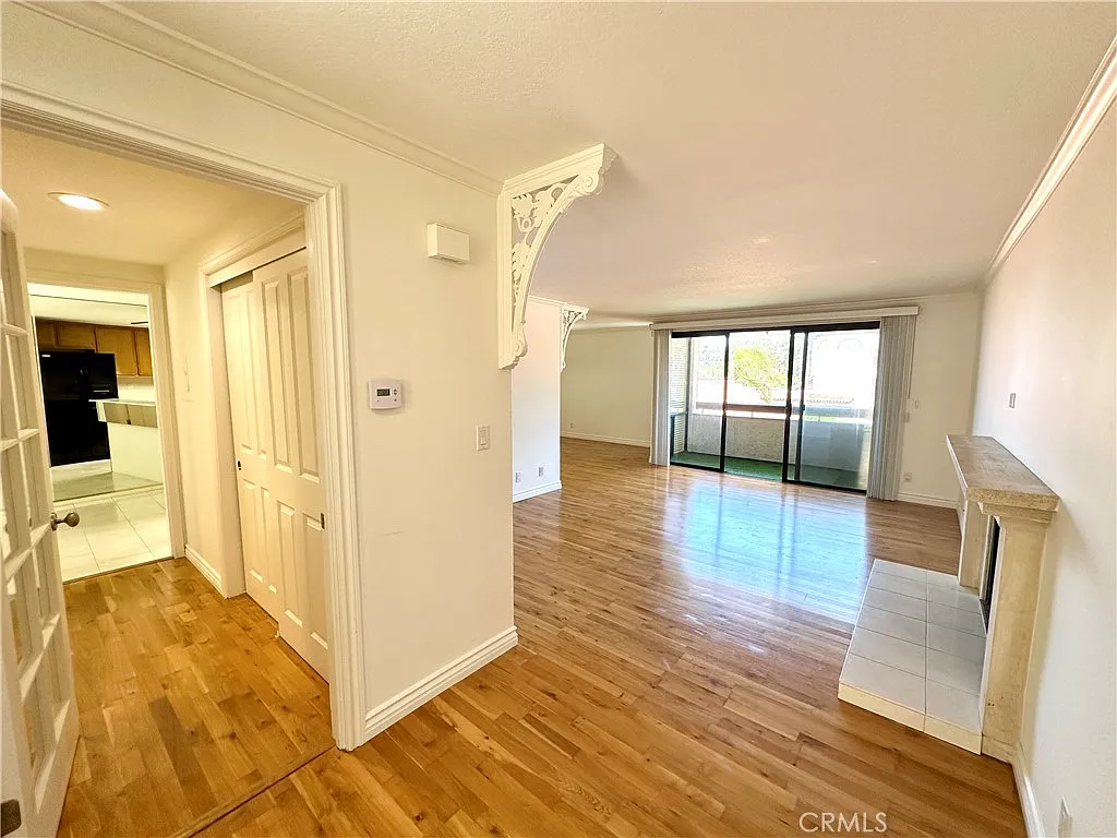 2 bed, 2.5 bath, 1710 sqft, $4,500 — Photo 3