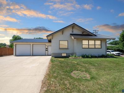 119 N Cedar St, Canton, SD, 57013