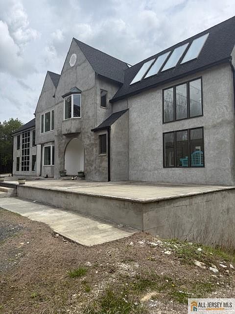 1st image of 381 Monmouth Rd