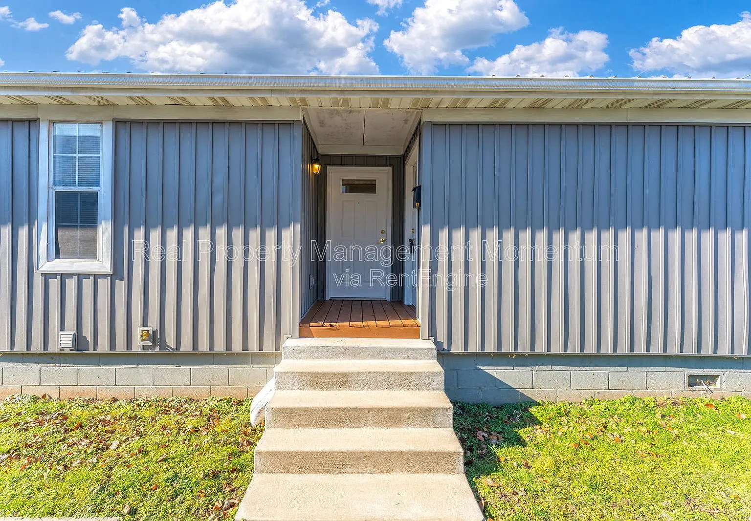 3 bed, 2.0 bath, 1440 sqft, $1,075 — Photo 1