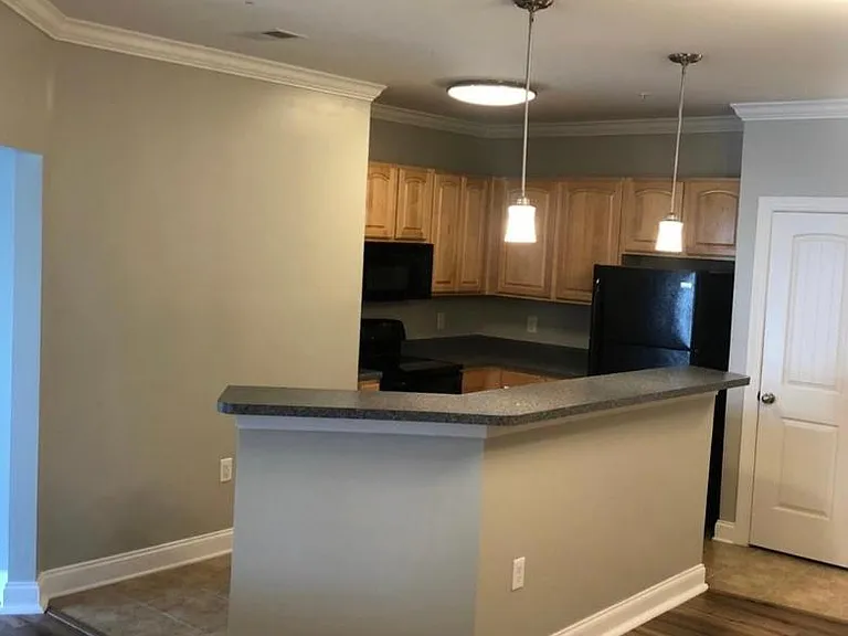 100 Gateway Dr #126 — Photo 2