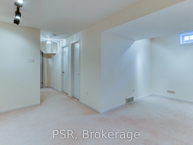 90 Roman Cres — Photo 28
