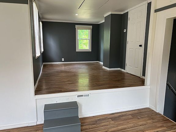 Open office area, extra room