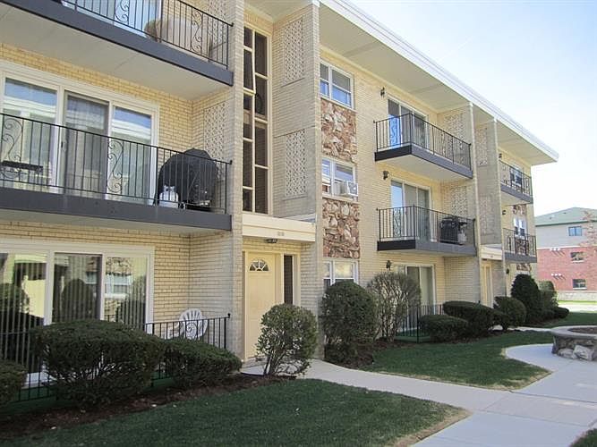 1st image of 6589 N Northwest Hwy #1