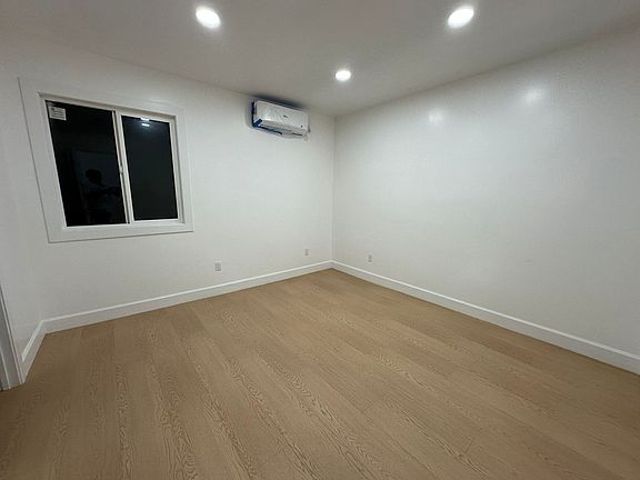 5th image of 20838 N Pioneer Blvd Unit 2