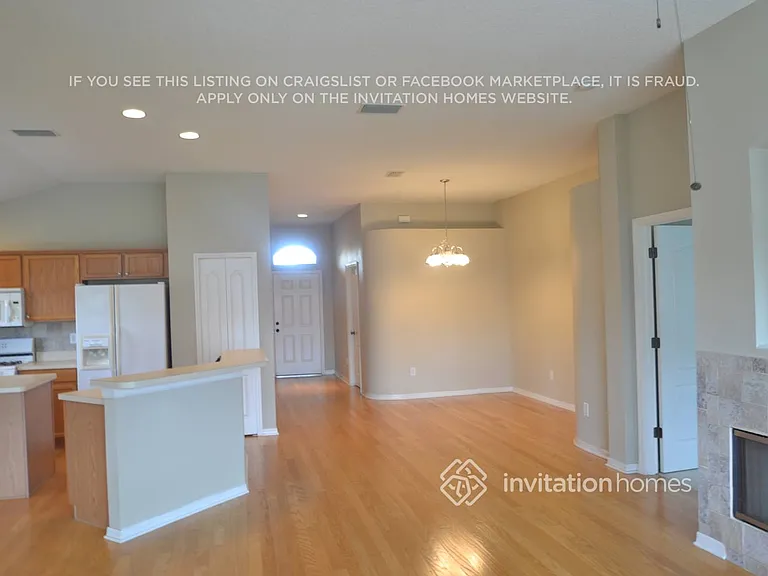 1021 Torreya Way — Photo 2