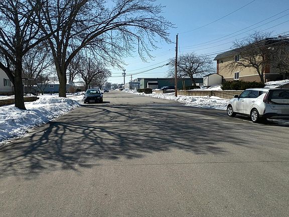 5th image of 1922 Caledonia St