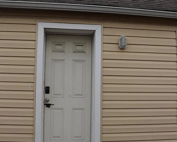 410 Winters Ln — Photo 10