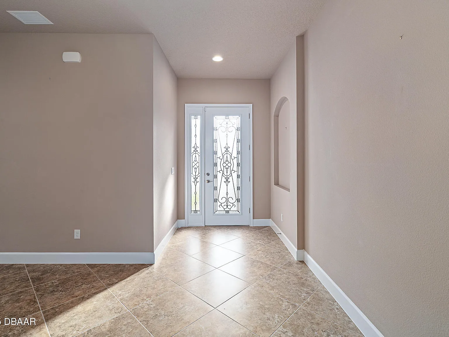 3 bed, 3.0 bath, 2101 sqft, $2,700 — Photo 4